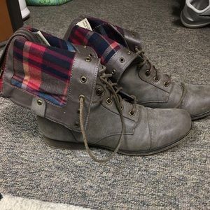 Steve Madden fold down booties!! Size 9.5